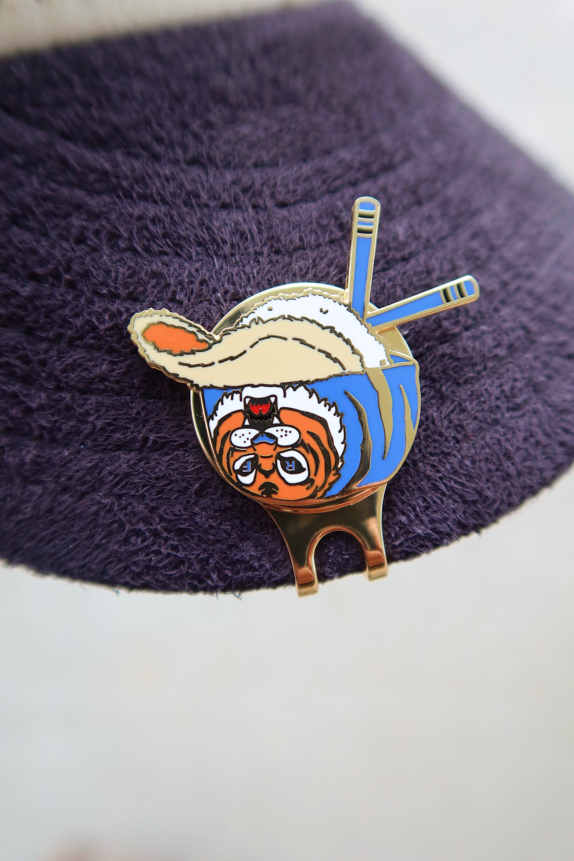 FROSTED STRIPES HAT CLIP (SE)