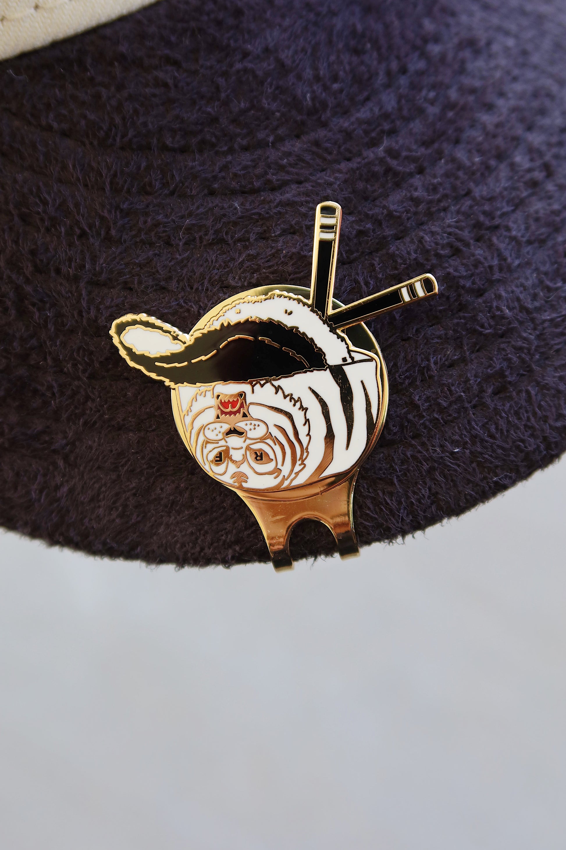 WHITE TIGER HAT CLIP